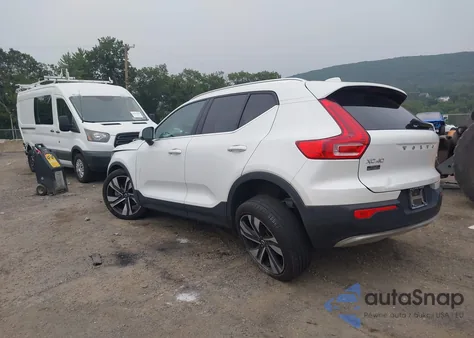 2024 Volvo Xc40 B5 Plus Bright Theme z USA, uszkodzony, nr VIN YV4L12UE5R2230319